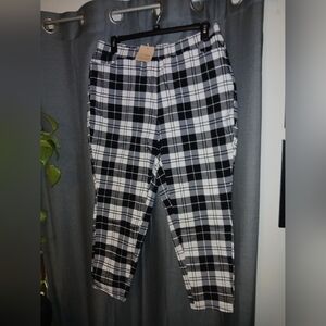 Bloomchic Women's Black & White Plaid Casual Pants Sz 18/20, NWT